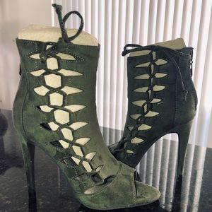 Size 6 G by Guess Olive Green Heels